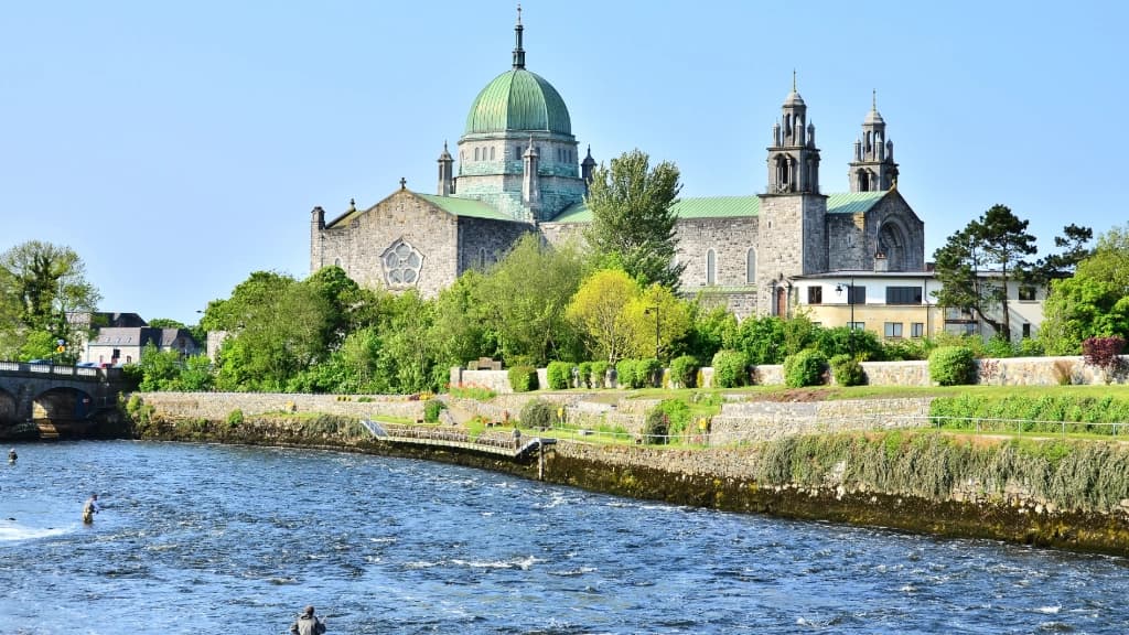 Chauffeur Service in the Galway Region – Reliable, Professional & Premium