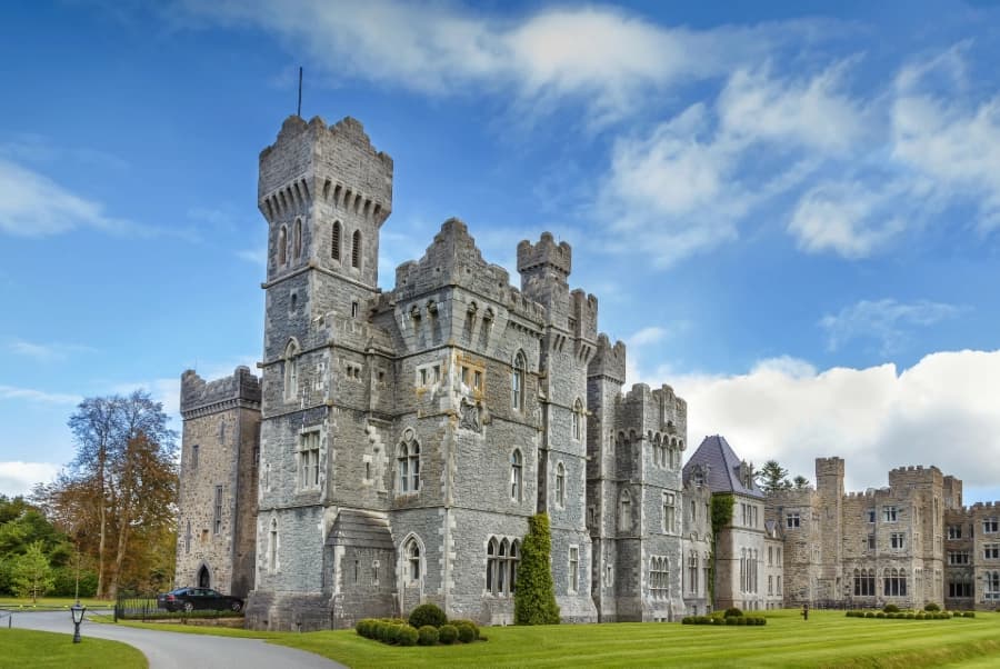 Wedding Transfer to Lough Cutra Castle in Gort