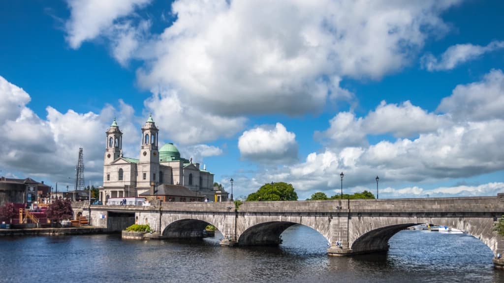 Corporate Car Hire Galway to Shannon or Dublin Airport (Business Traveller Service)