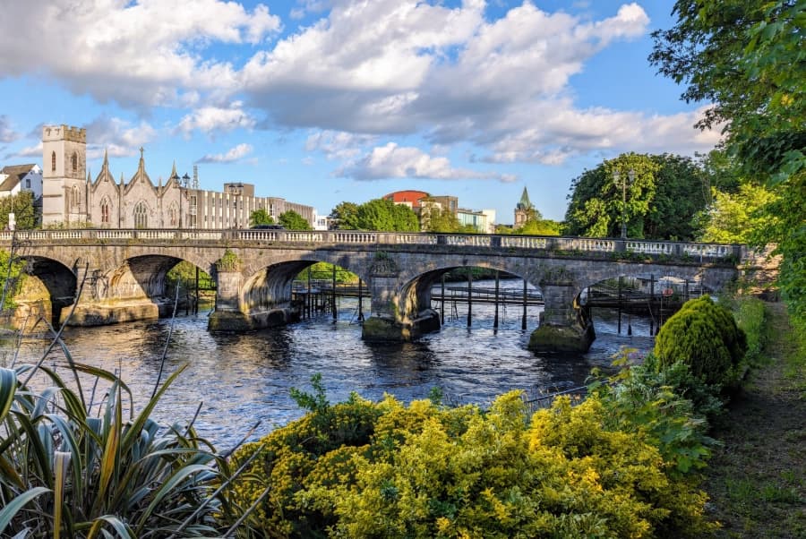 Private Airport Transfer to Salthill Promenade Hotels in Galway