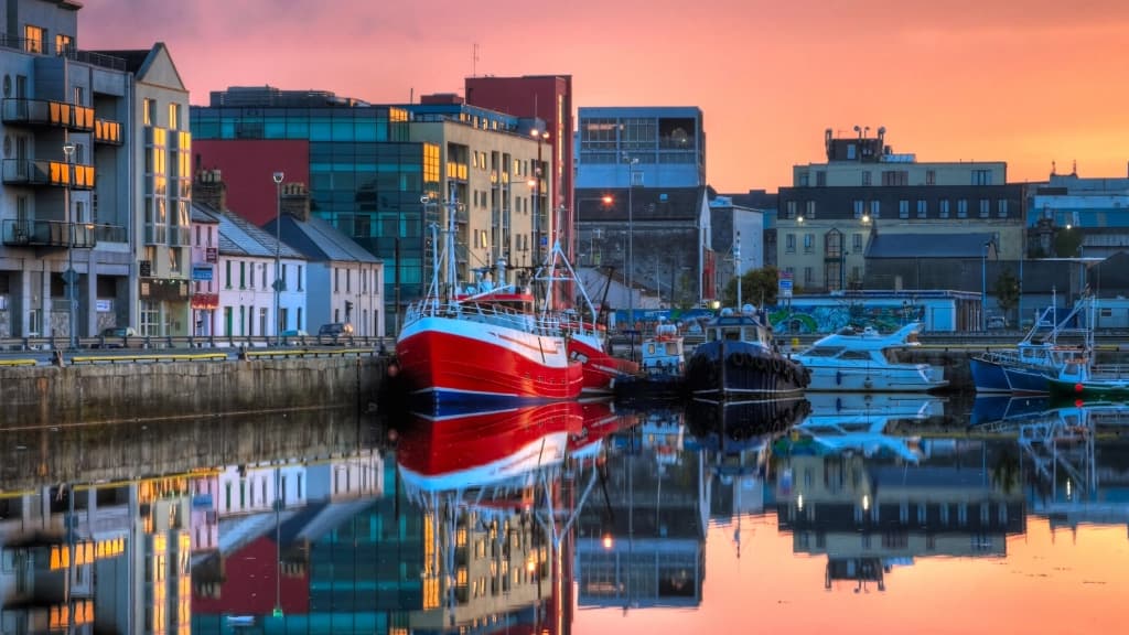Private Evening Transfer to Galway's Latin Quarter and Spanish Arch
