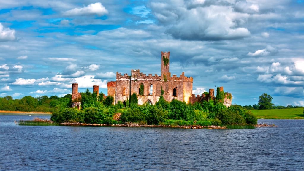Galway Executive Transfer Service: Premium Sedan to Shannon Airport